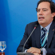 Pedro Duarte Guimarães destaca a mobilização inédita para viabilizar o auxílio emergencial em tempo recorde durante a crise.