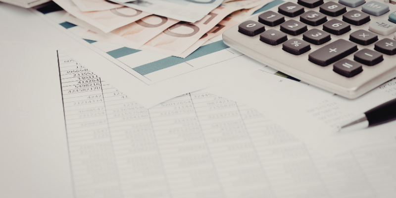 Aprenda com Renato de Castro Longo Furtado Vianna a usar um orçamento detalhado para ganhar competitividade em licitações.